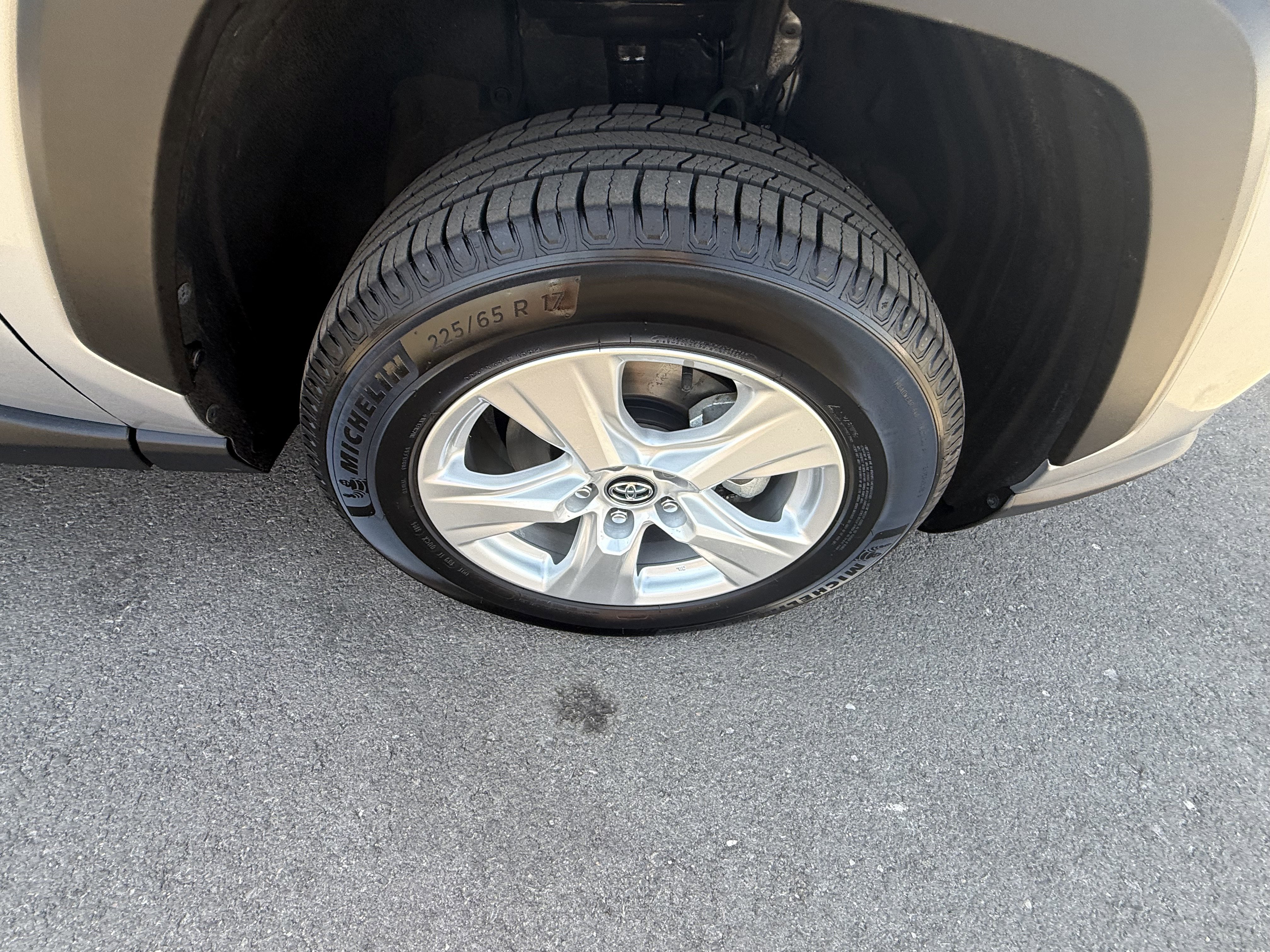 Certified 2021 Toyota RAV4 XLE w/ Convenience Package image 31