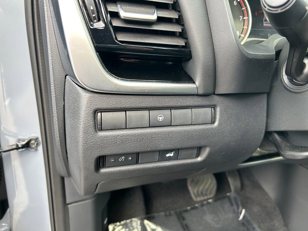 Used 2023 Nissan Rogue SL w/ SL Premium Package image 21