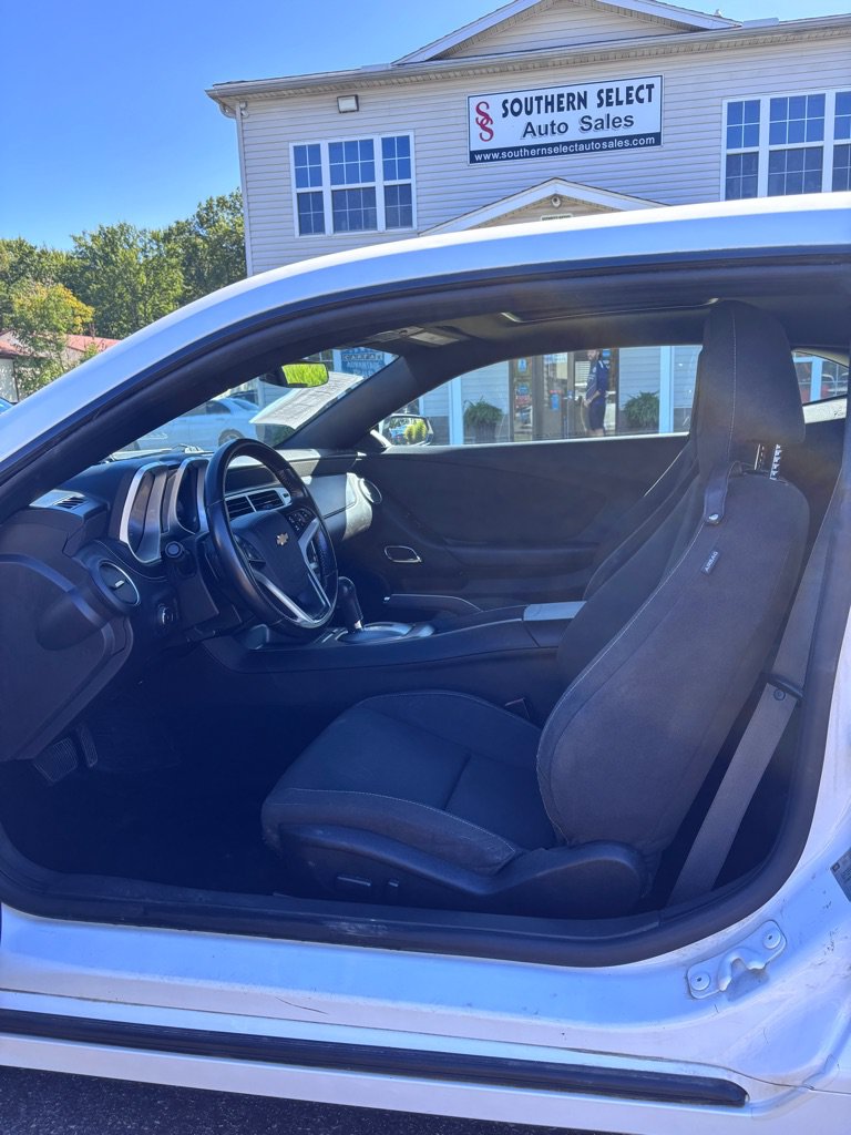 Used 2015 Chevrolet Camaro LT RWD image 9