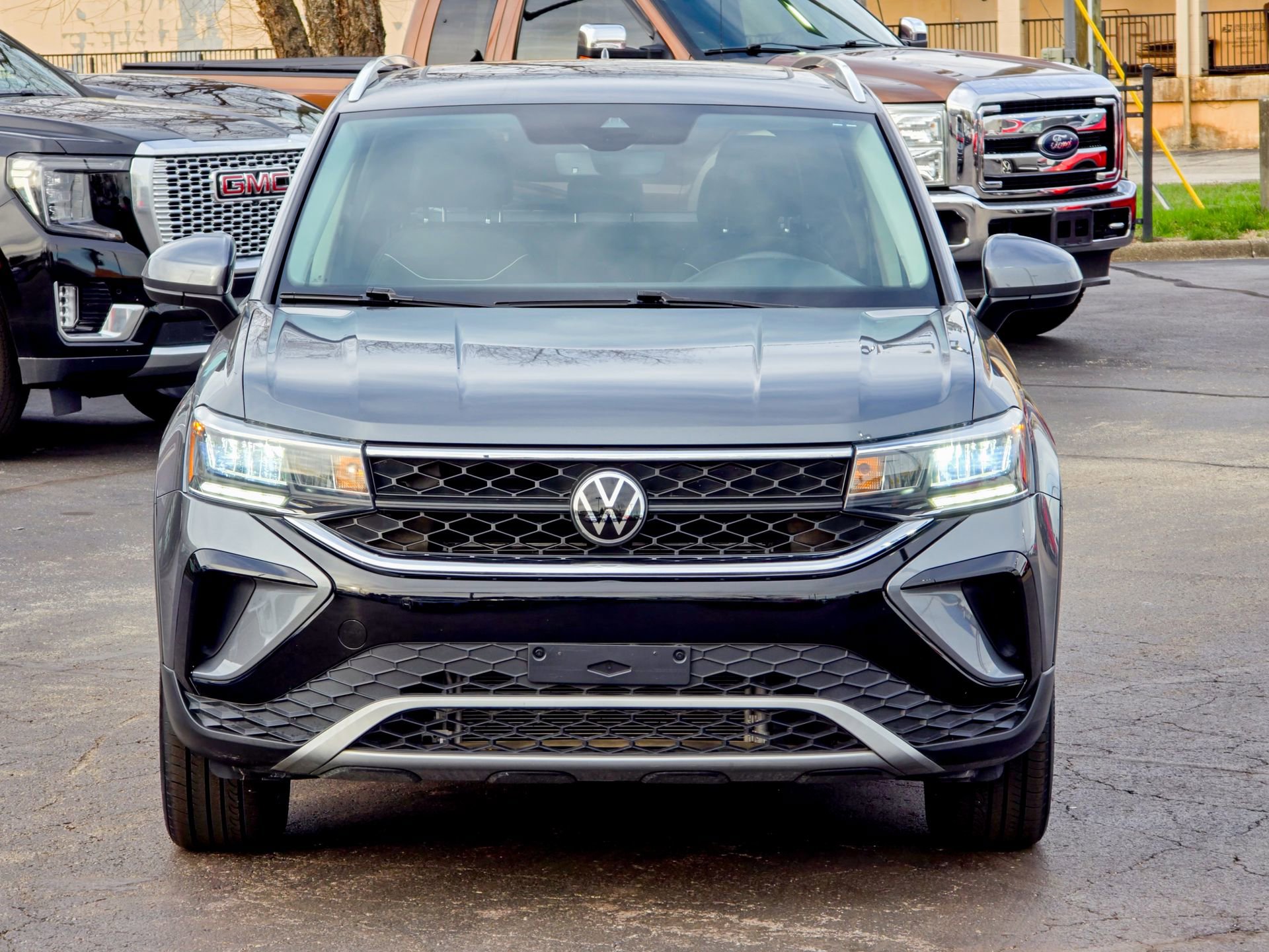 Used 2024 Volkswagen Taos SE w/ Panoramic Sunroof Package image 5
