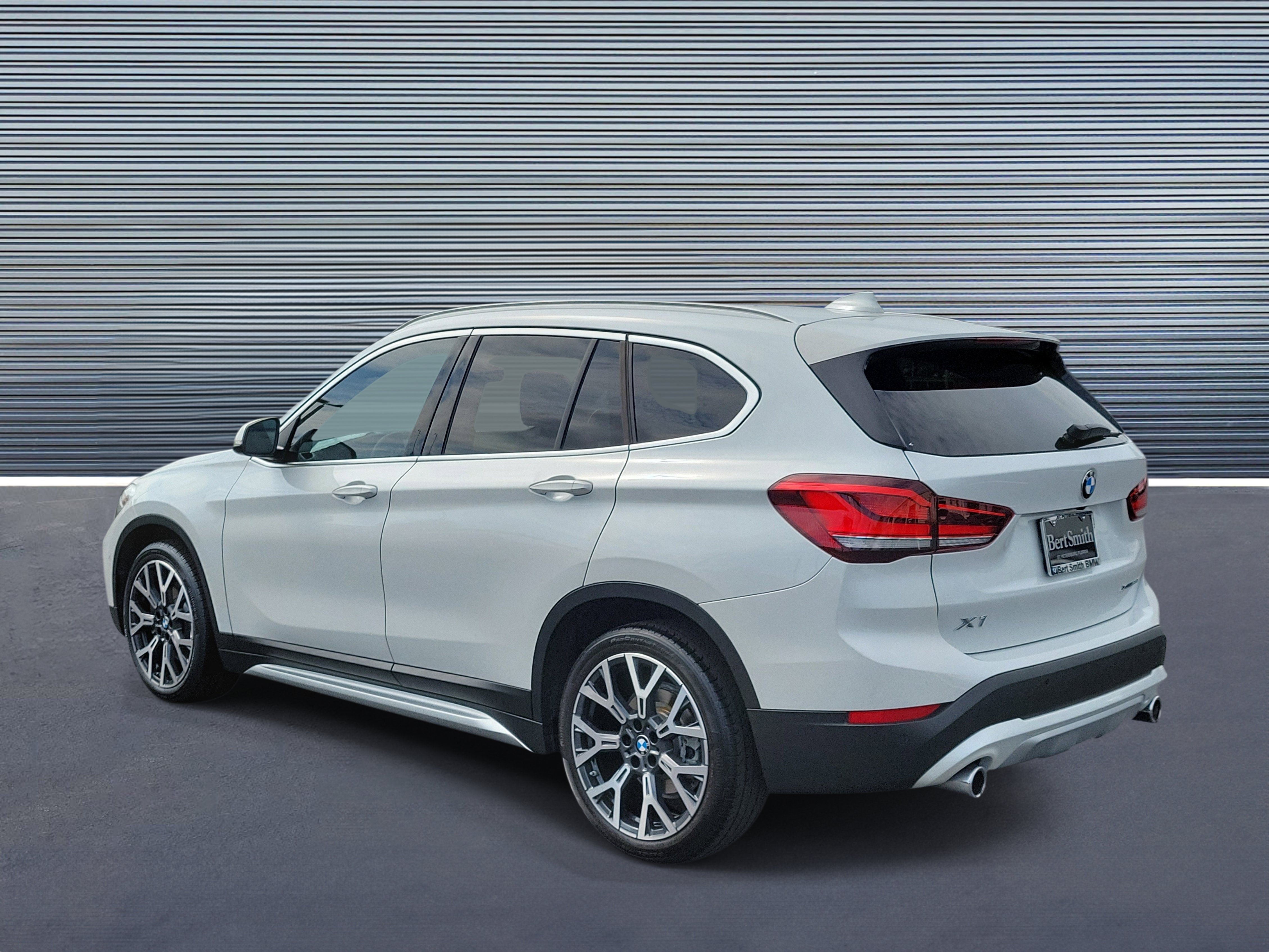 Used 2022 BMW X1 xDrive28i w/ Premium Package AWD/4WD image 4