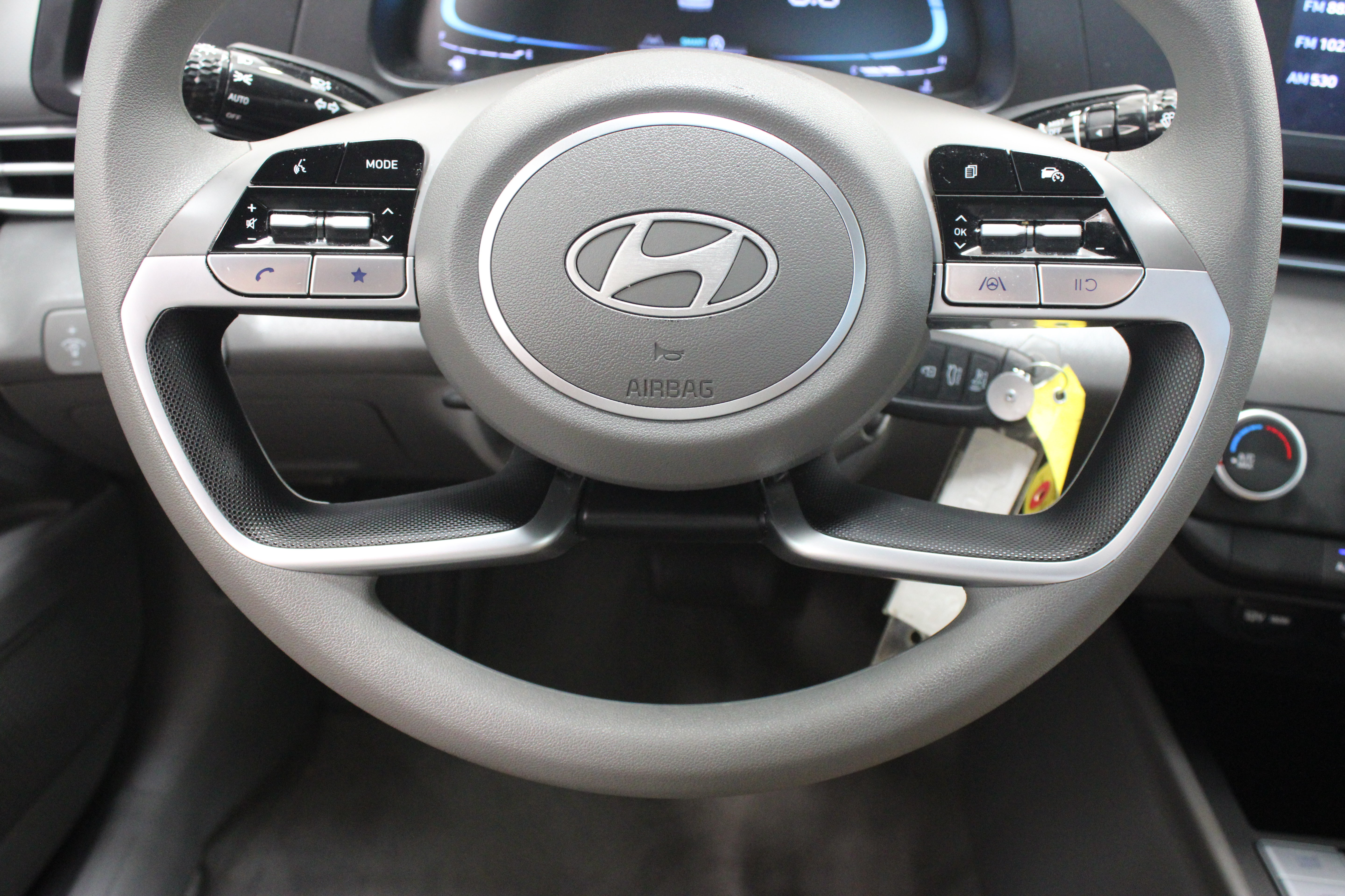 Used 2025 Hyundai Elantra SE FWD image 22