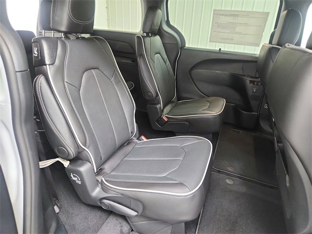 New 2026 Chrysler Pacifica Limited w/ S Appearance Package image 43