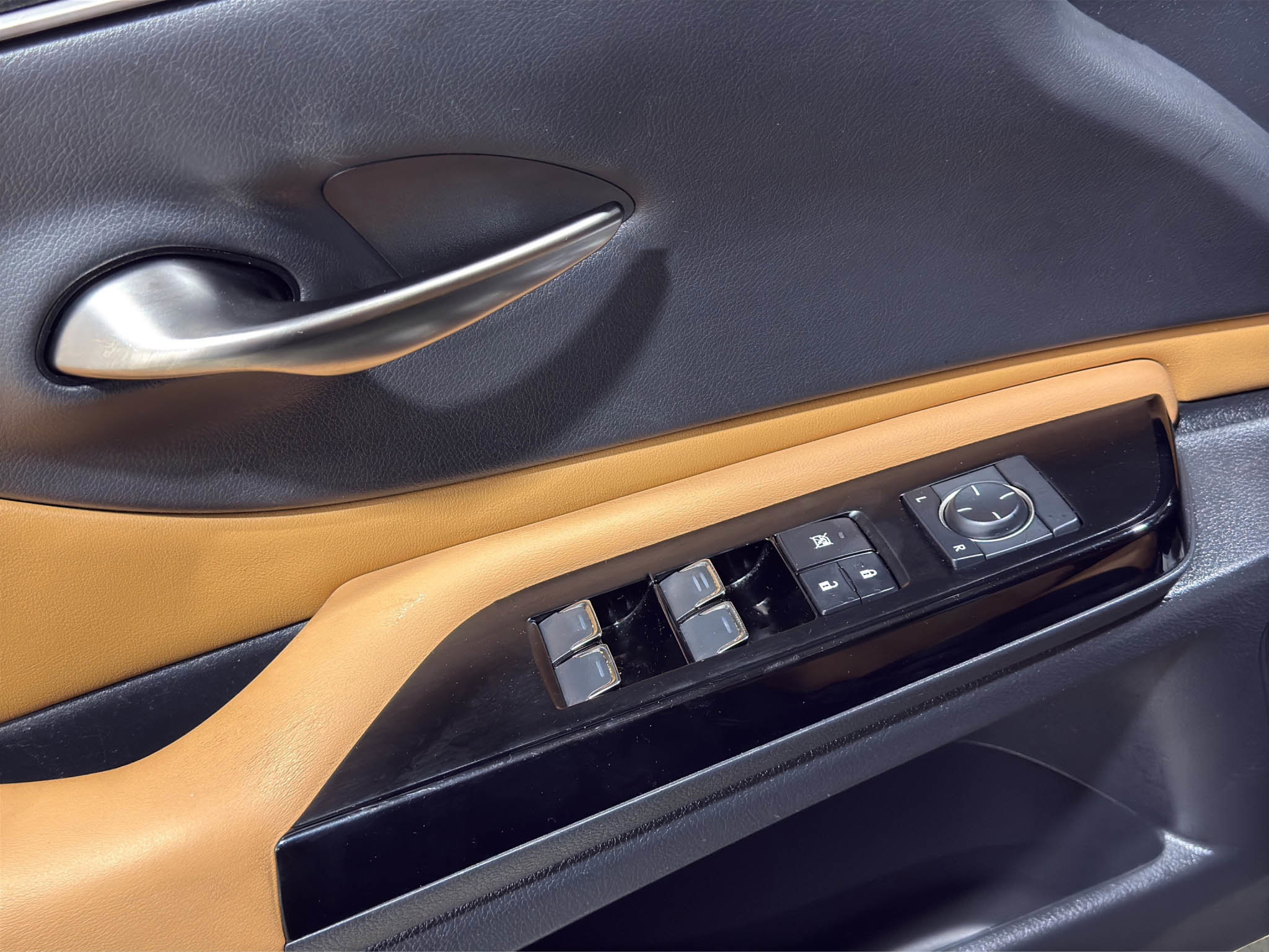 Used 2022 Lexus ES 350 w/ Accessory Package 2 image 12