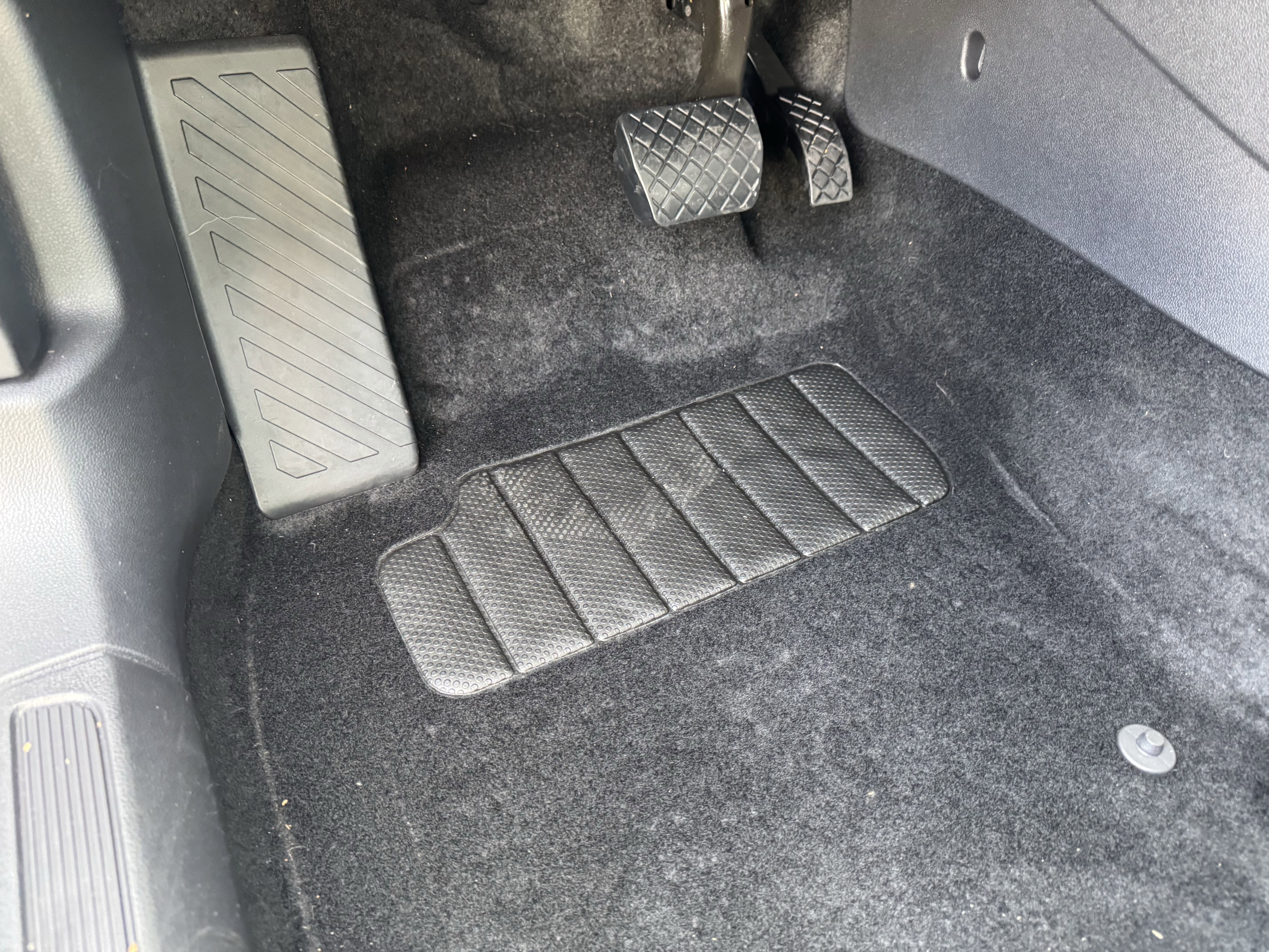 Used 2025 Volkswagen Taos S image 17