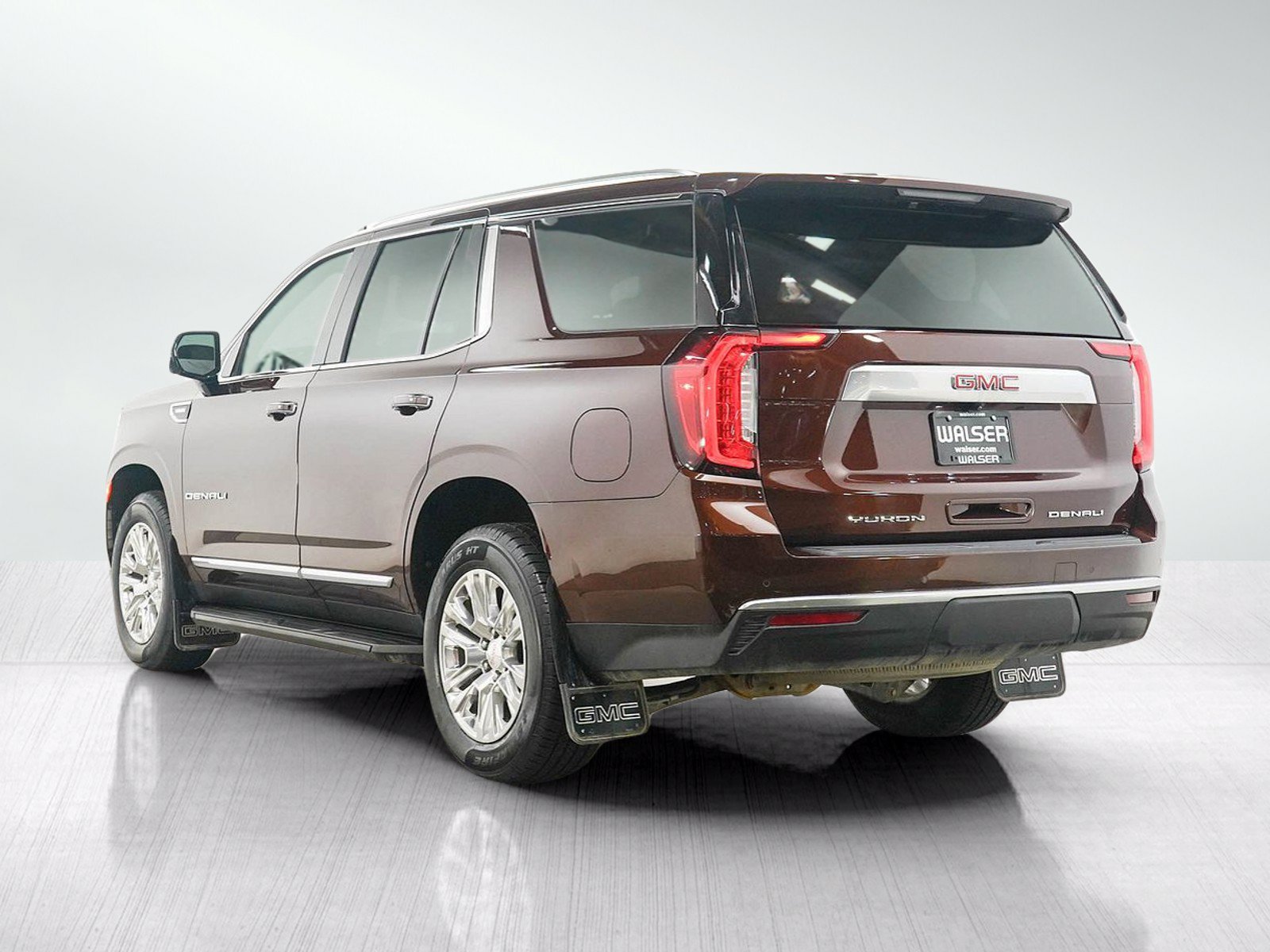 Used 2023 GMC Yukon Denali AWD/4WD image 3