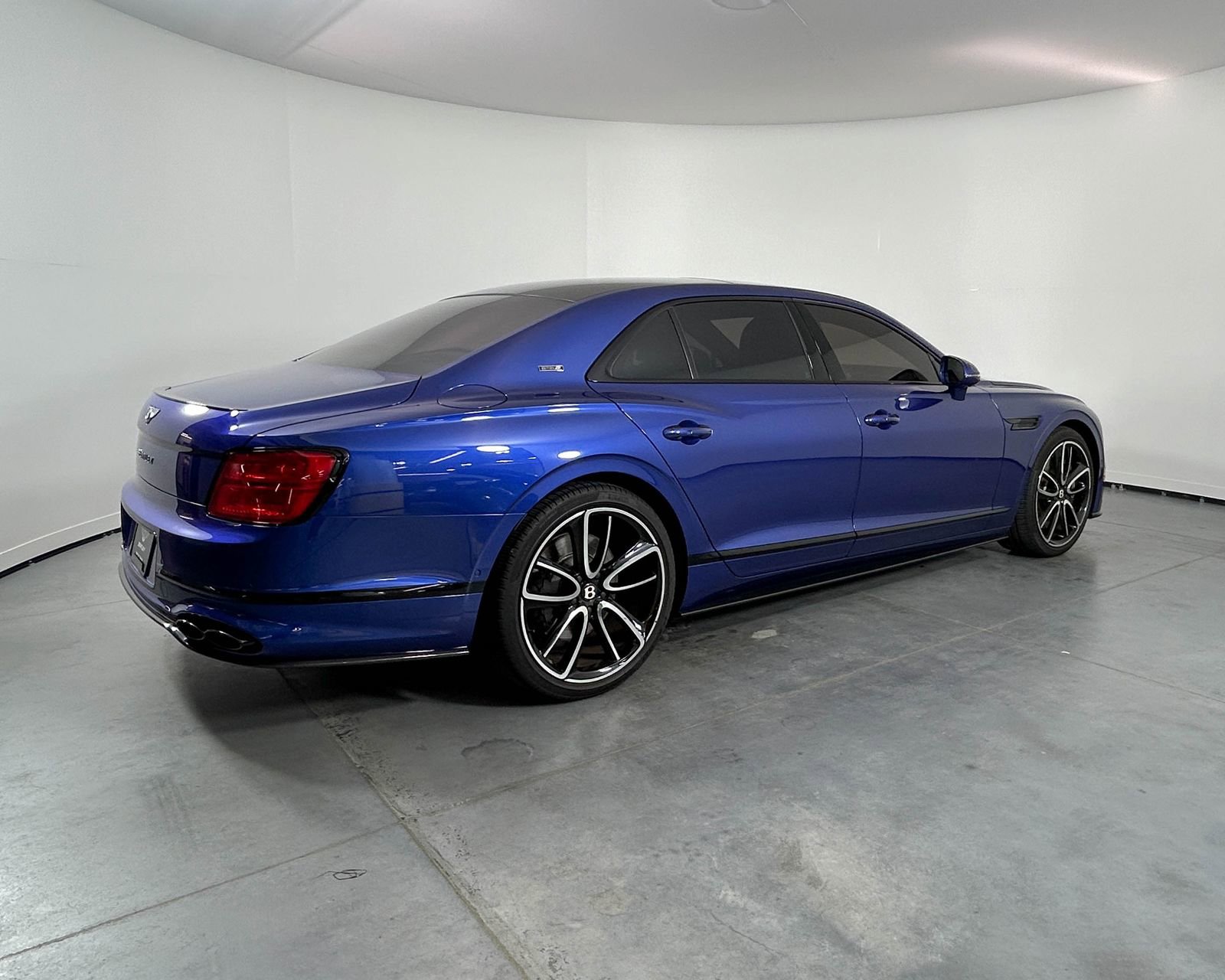 Used 2024 Bentley Flying Spur V8 image 9