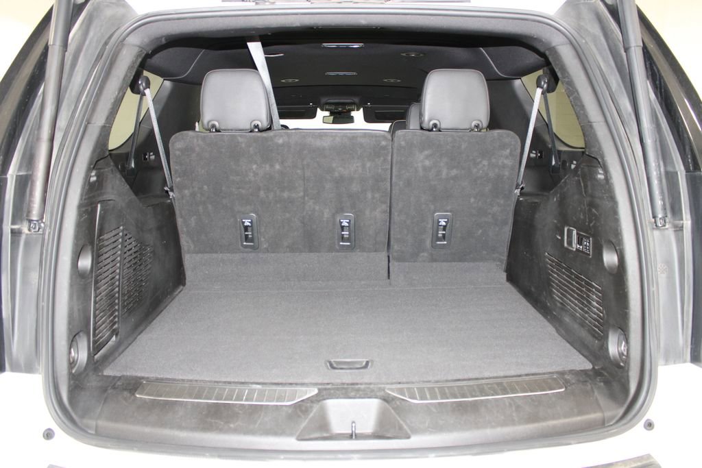 Used 2023 Chevrolet Suburban Premier image 22