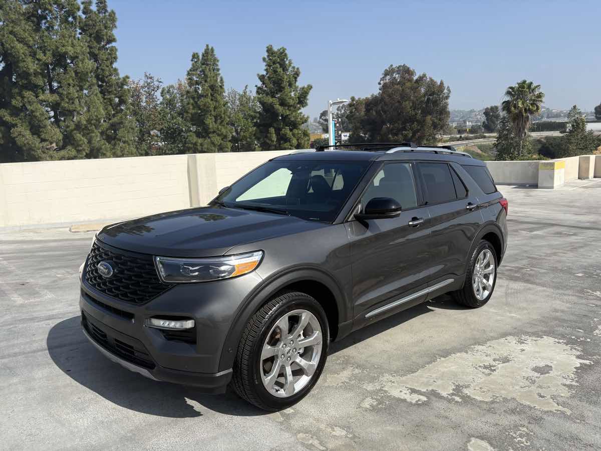 Used 2020 Ford Explorer Platinum w/ Premium Technology Package image 4