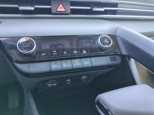 Used 2023 Hyundai Elantra SEL image 13