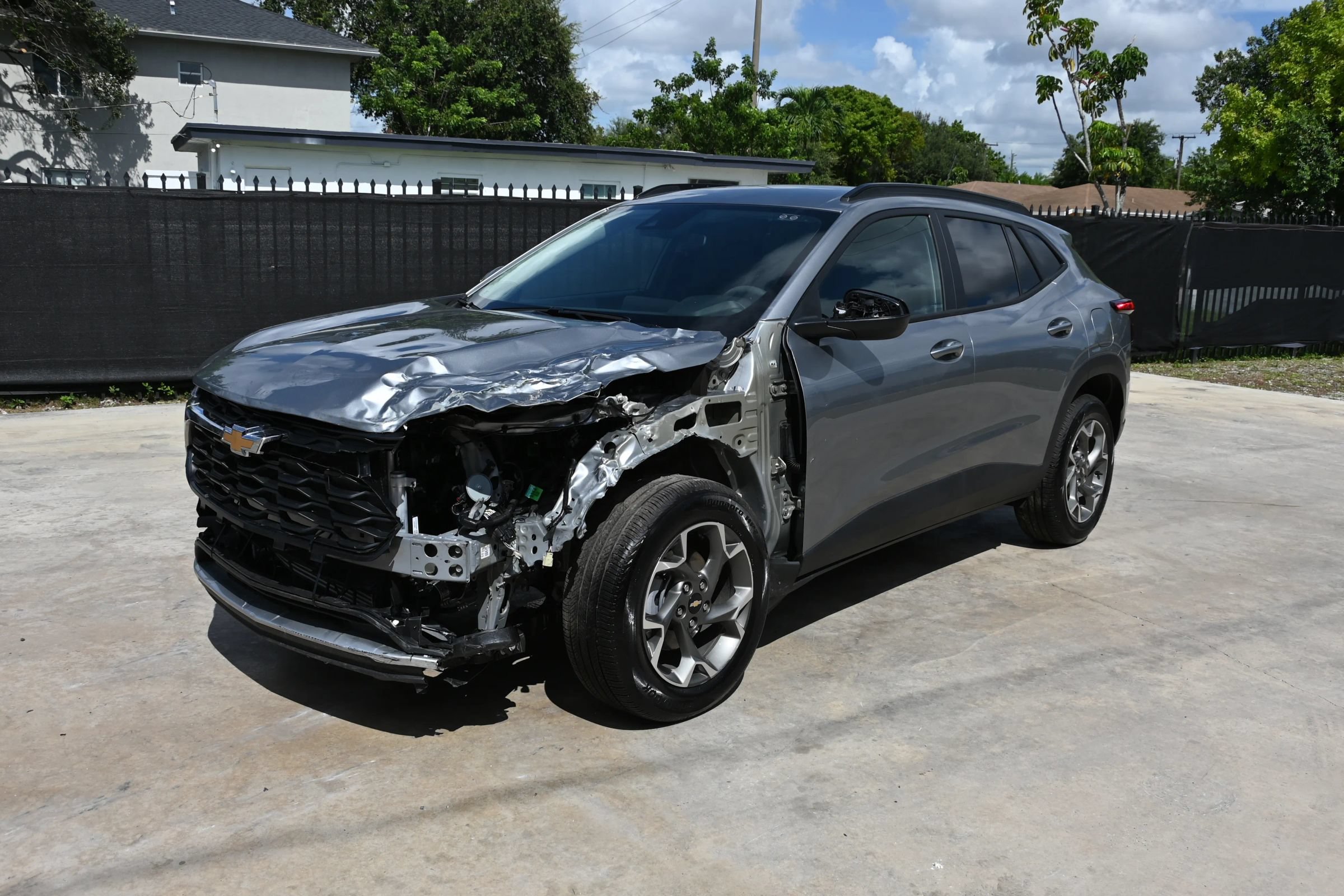 Used 2026 Chevrolet Trax LT FWD image 2
