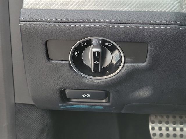 Used 2017 Mercedes-Benz SL 550 w/ Driver Assistance Package image 30