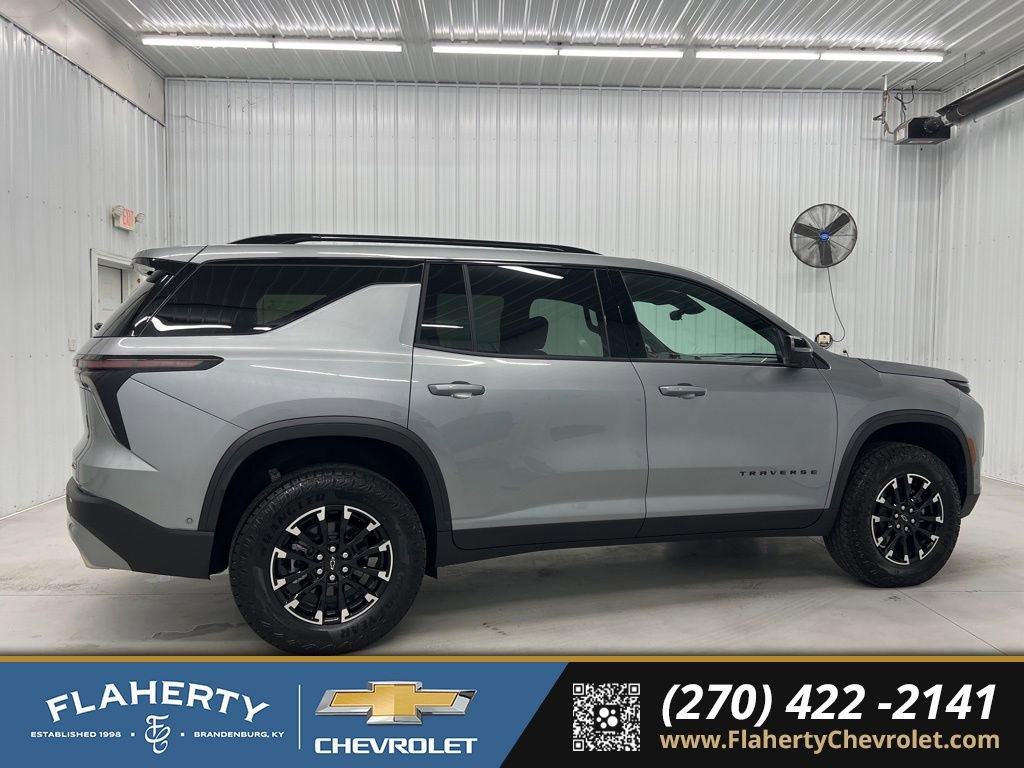 Used 2025 Chevrolet Traverse Z71 w/ Enhanced Driving Package image 2