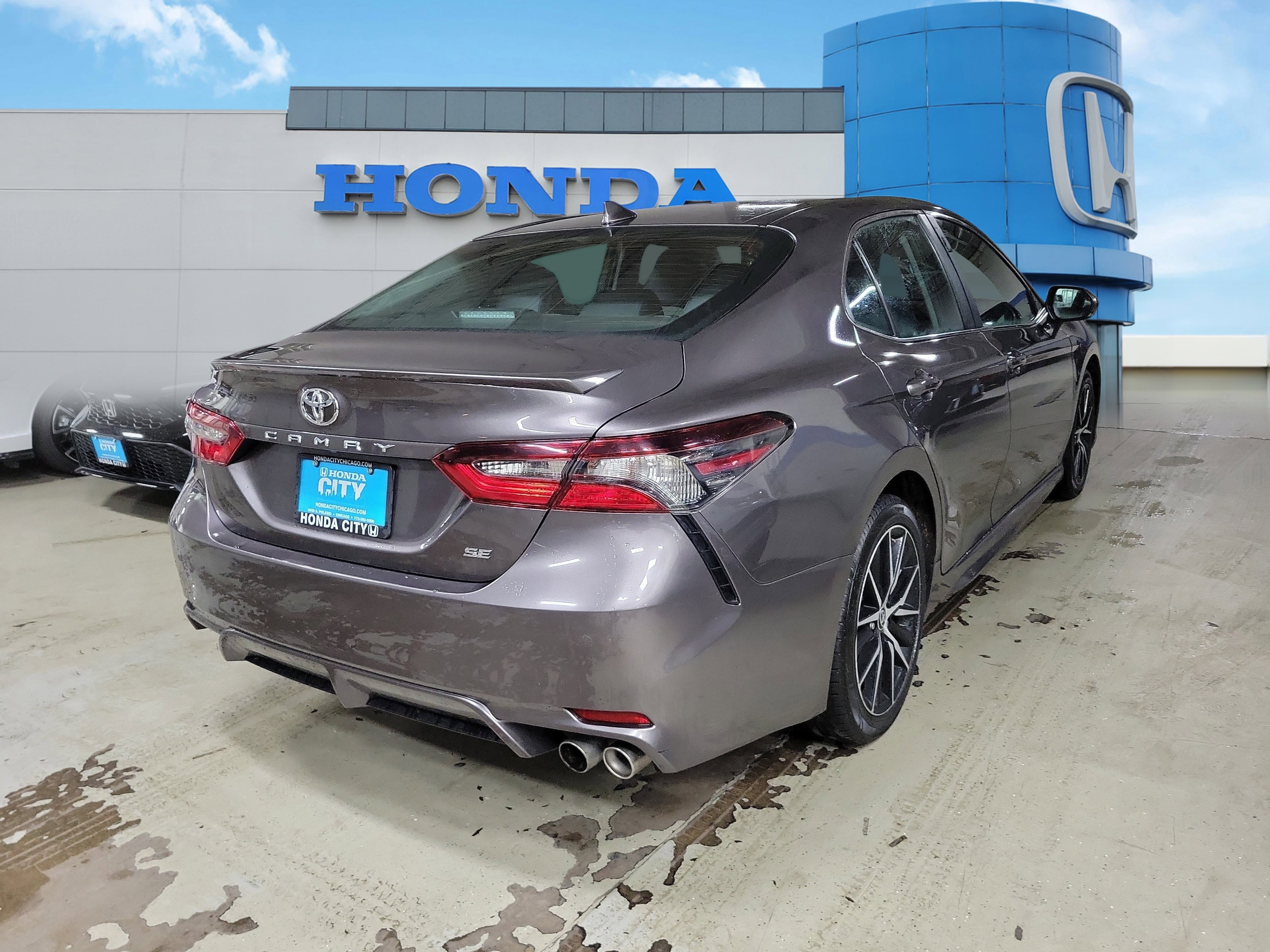 Used 2024 Toyota Camry SE FWD image 5
