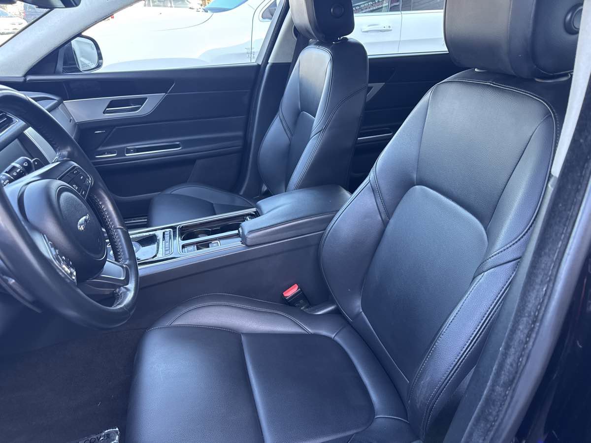 Used 2020 Jaguar XF Premium image 12