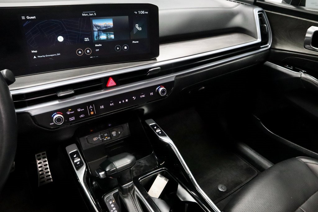 Used 2025 Kia Sorento SX image 32