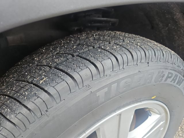 Used 2020 Chevrolet Trax LT FWD image 27