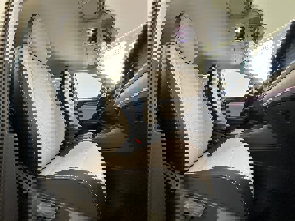 New 2025 Volkswagen Tiguan SE image 9