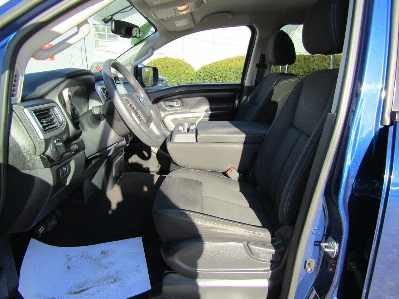 Used 2017 Nissan Titan SV image 13