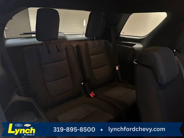 Used 2018 Ford Explorer XLT image 16