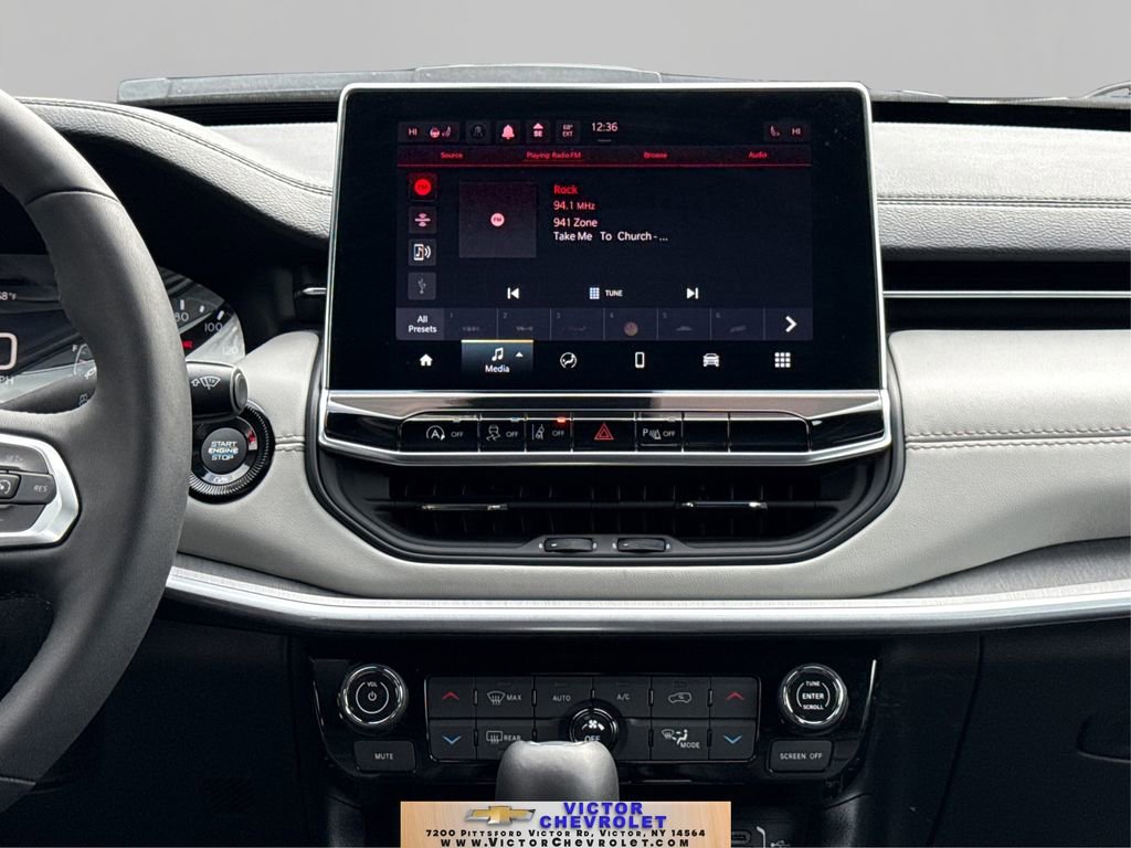 Used 2025 Jeep Compass Limited image 18