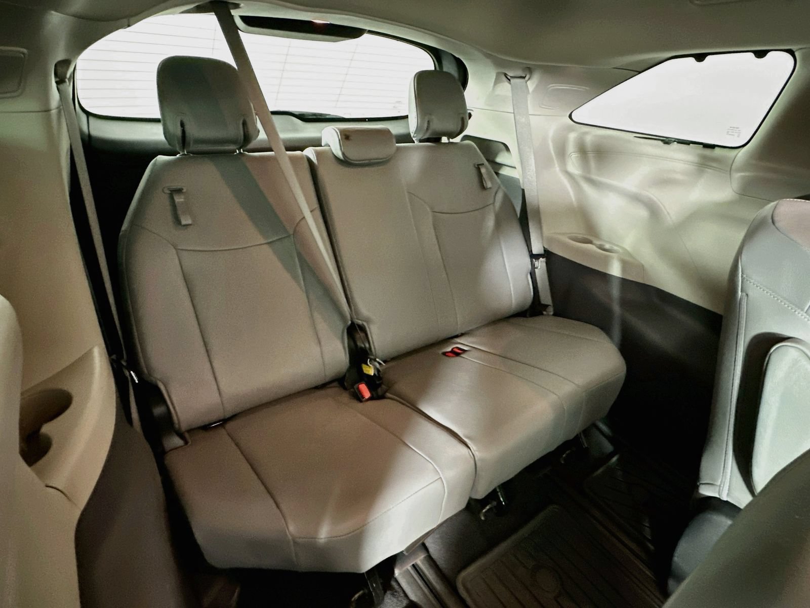 Used 2022 Toyota Sienna Limited AWD/4WD image 28