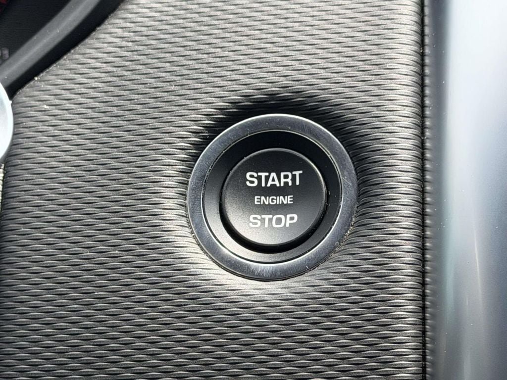 Used 2023 Land Rover Discovery Metropolitan Edition AWD/4WD image 14