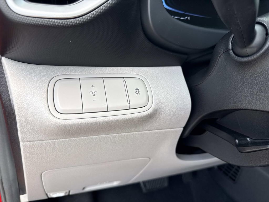 Used 2024 Hyundai Venue SEL FWD image 31