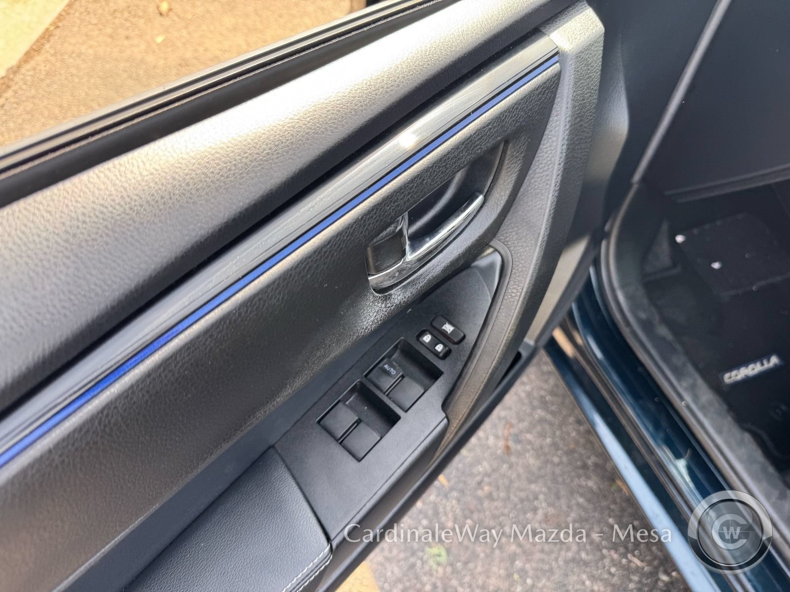 Used 2019 Toyota Corolla SE w/ Carpet Mat Package (TMS) FWD image 13