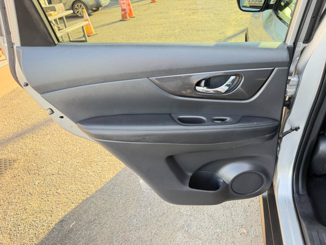 Used 2018 Nissan Rogue SV AWD/4WD image 30