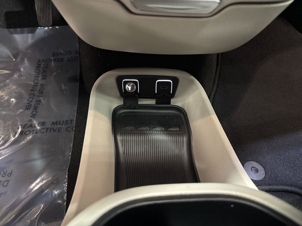 Used 2017 Chrysler Pacifica Limited w/ UConnect Theater Package image 28