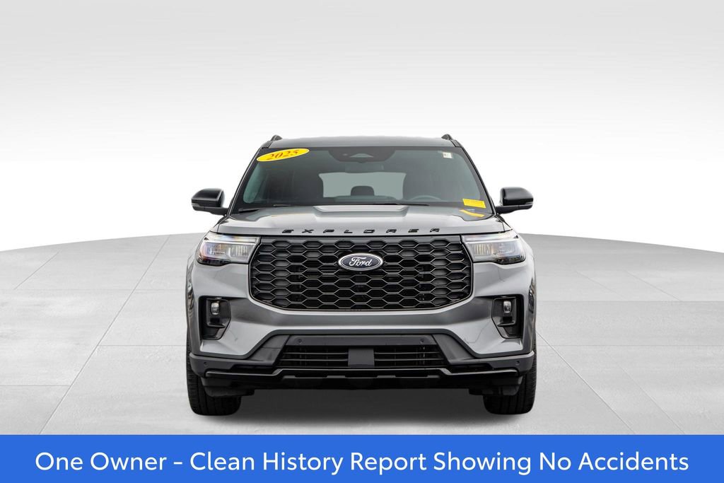 Used 2025 Ford Explorer ST-Line w/ ST-Line Street Pack AWD/4WD image 2