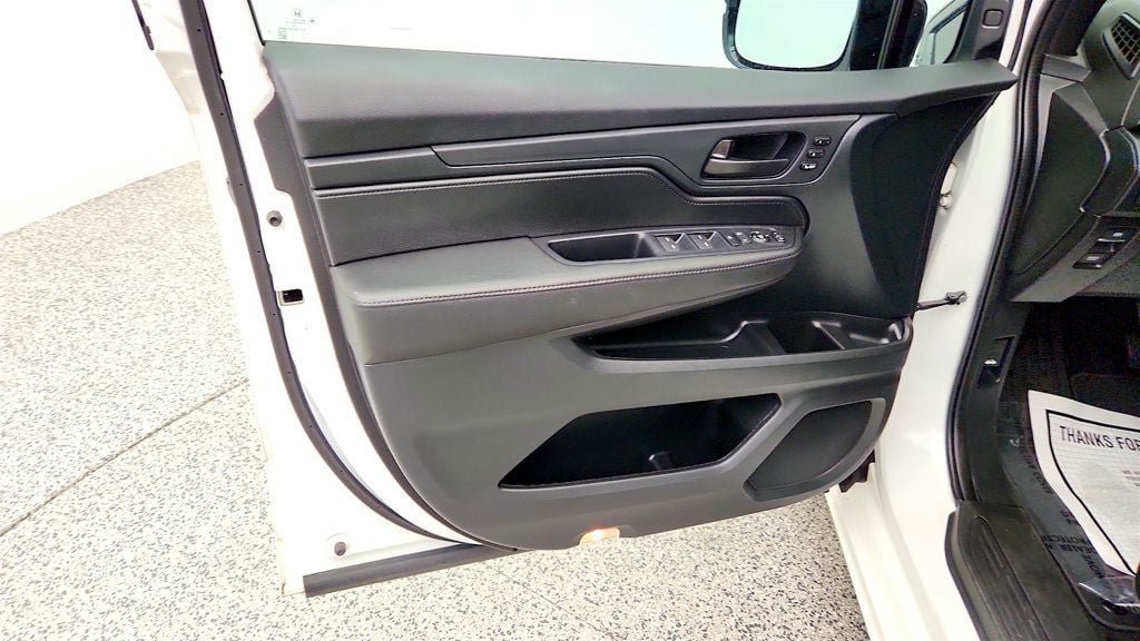 Used 2023 Honda Odyssey Sport image 11