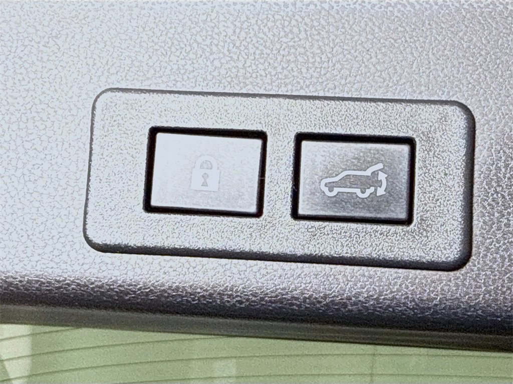 Certified 2022 Subaru Ascent Limited w/ Technology Package image 33