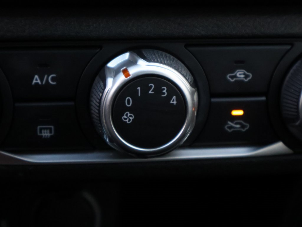 Used 2022 Nissan Kicks S image 28