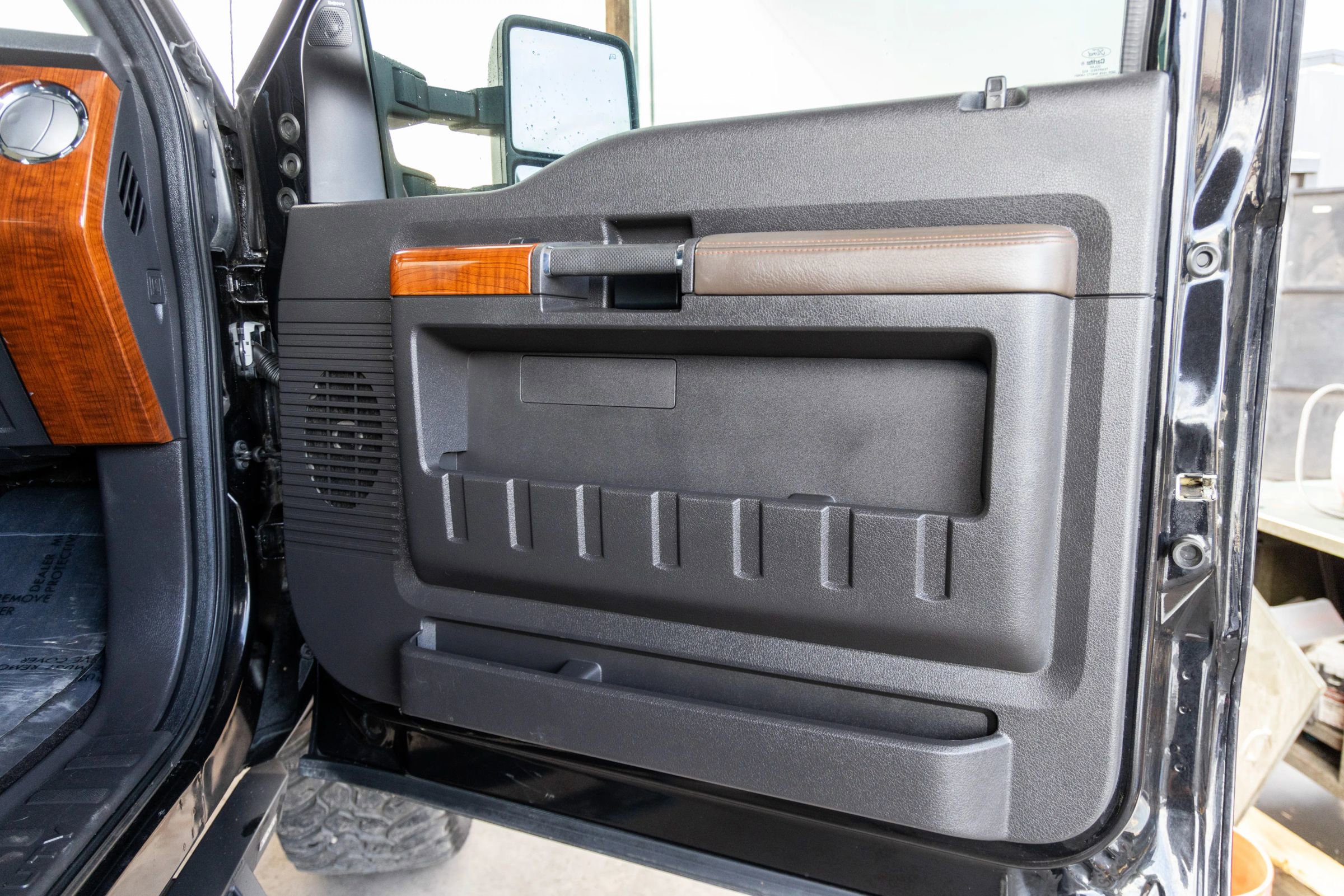 Used 2016 Ford F350 King Ranch w/ King Ranch w/Chrome Package AWD/4WD image 15