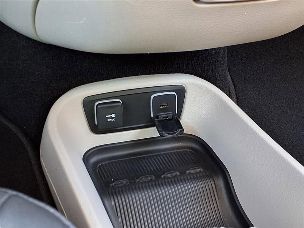 Used 2020 Chrysler Voyager Lxi image 15