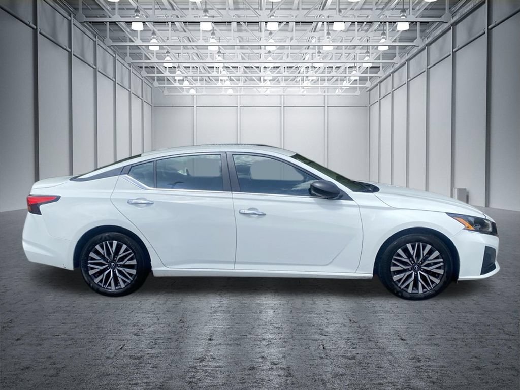 Certified 2025 Nissan Altima 2.5 SV FWD image 2