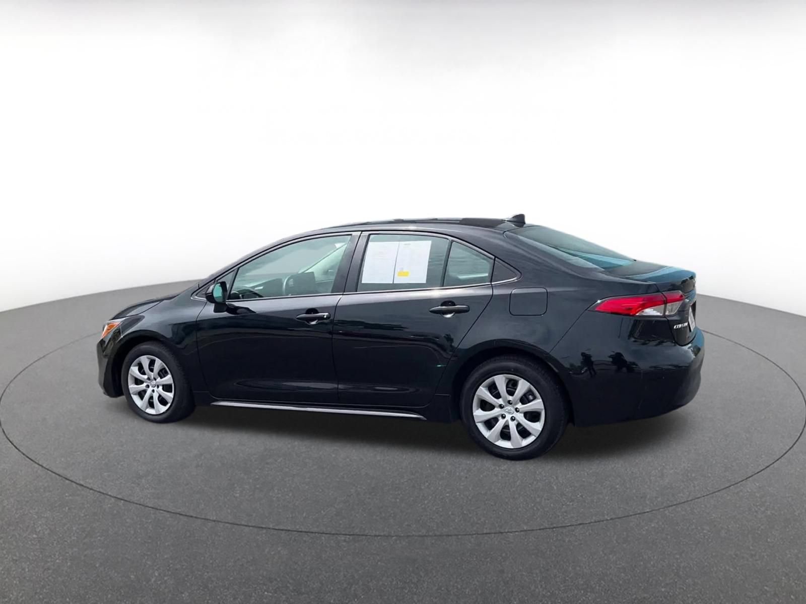 Used 2025 Toyota Corolla LE FWD image 9