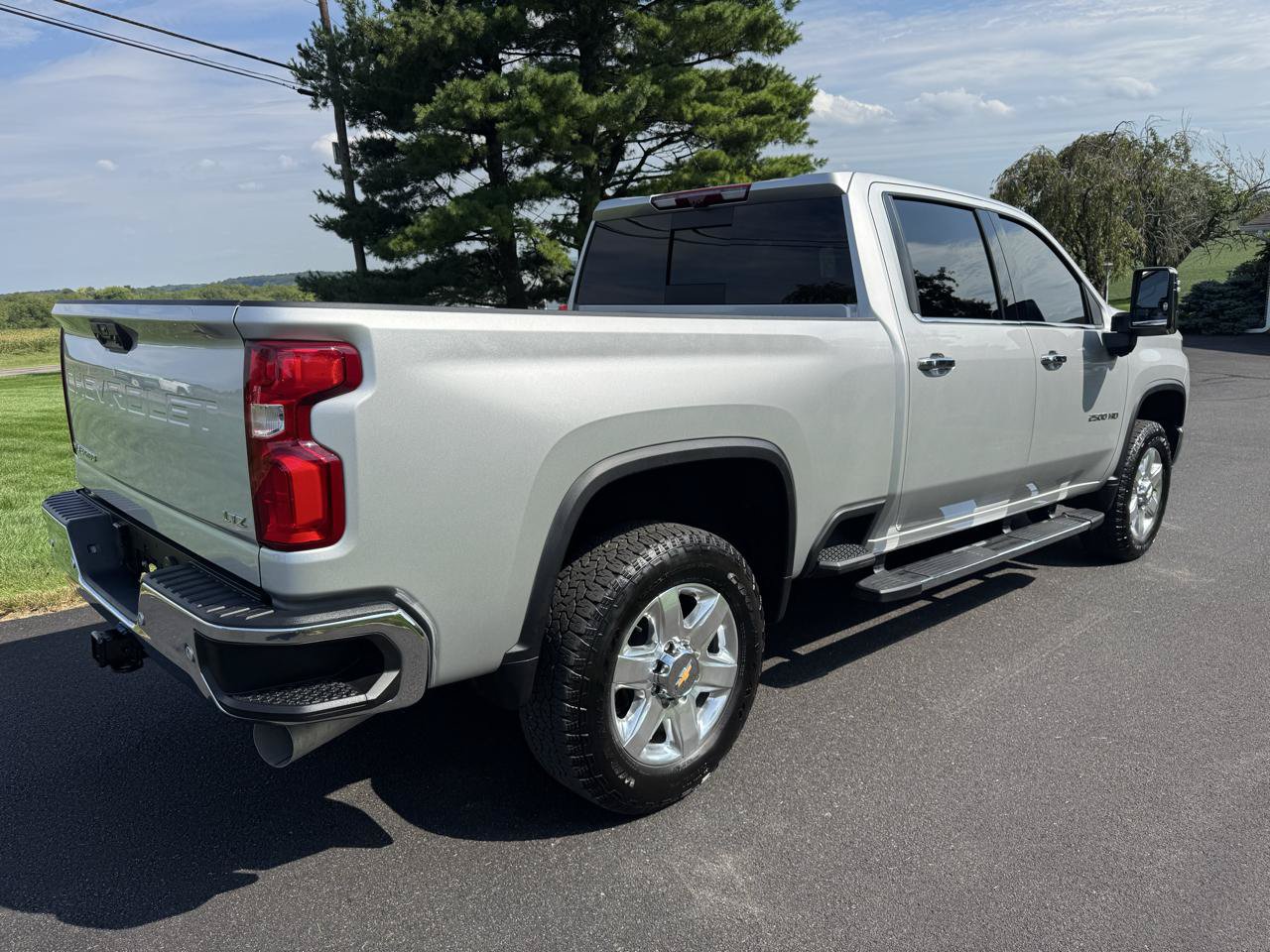 Used 2023 Chevrolet Silverado 2500 LTZ w/ LTZ Plus Package AWD/4WD image 7