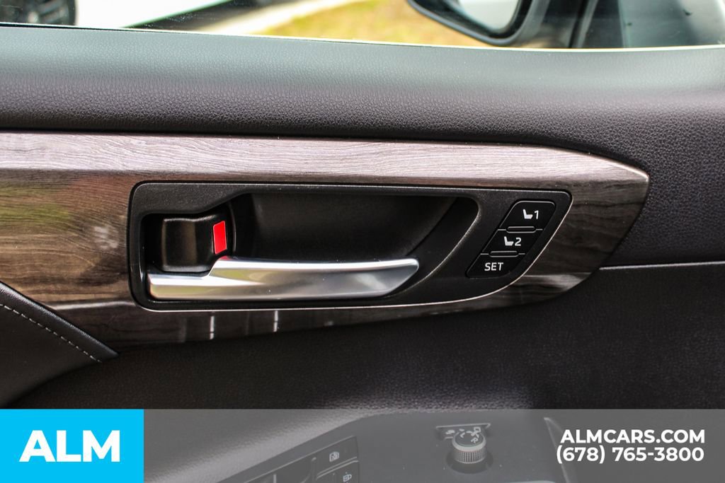 Used 2024 Toyota Highlander Limited image 42