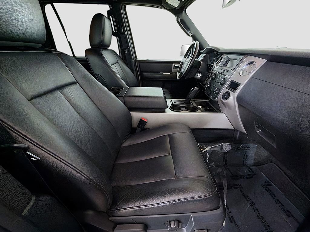 Used 2017 Ford Expedition XLT w/ Equipment Group 201A AWD/4WD image 18