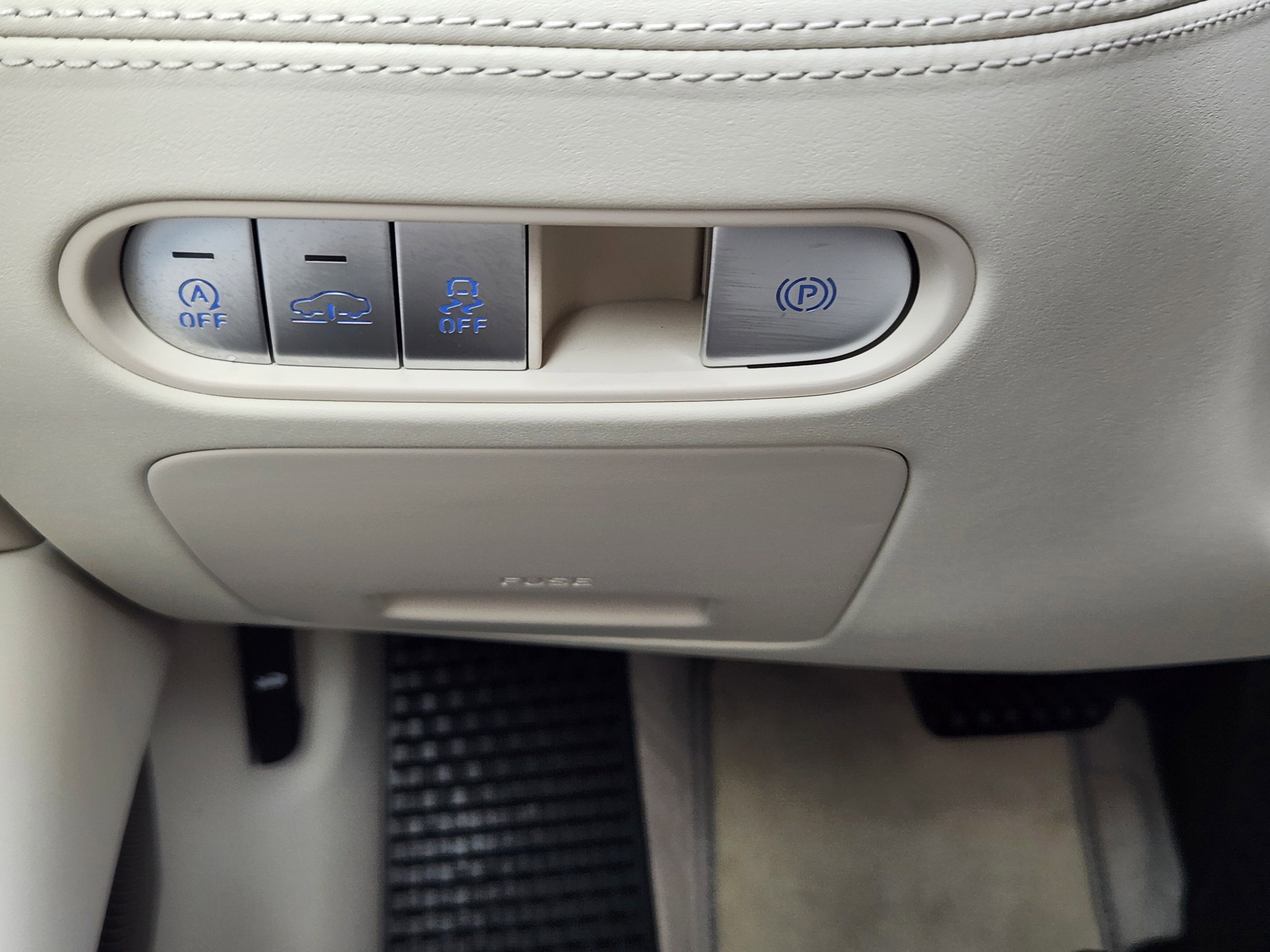 Used 2025 Genesis G90 3.5T image 23