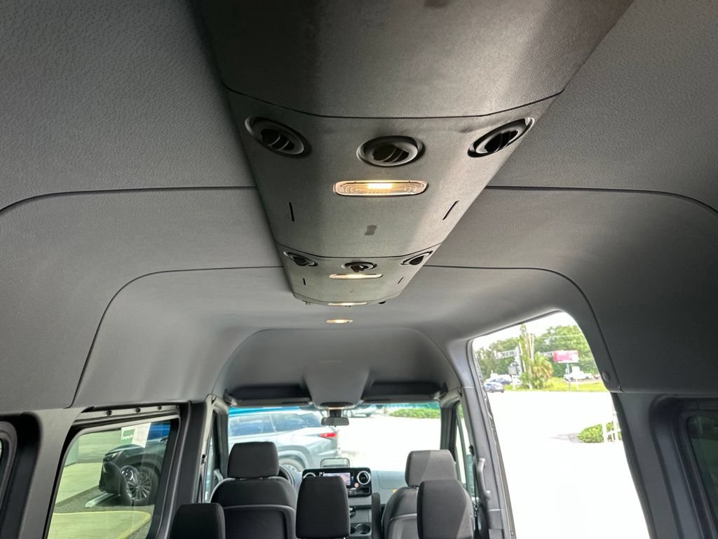 Used 2025 Mercedes-Benz Sprinter 2500 image 14