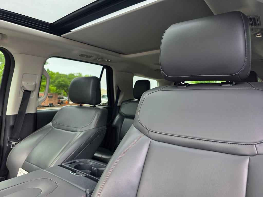 Used 2025 Ford Expedition Active AWD/4WD image 13