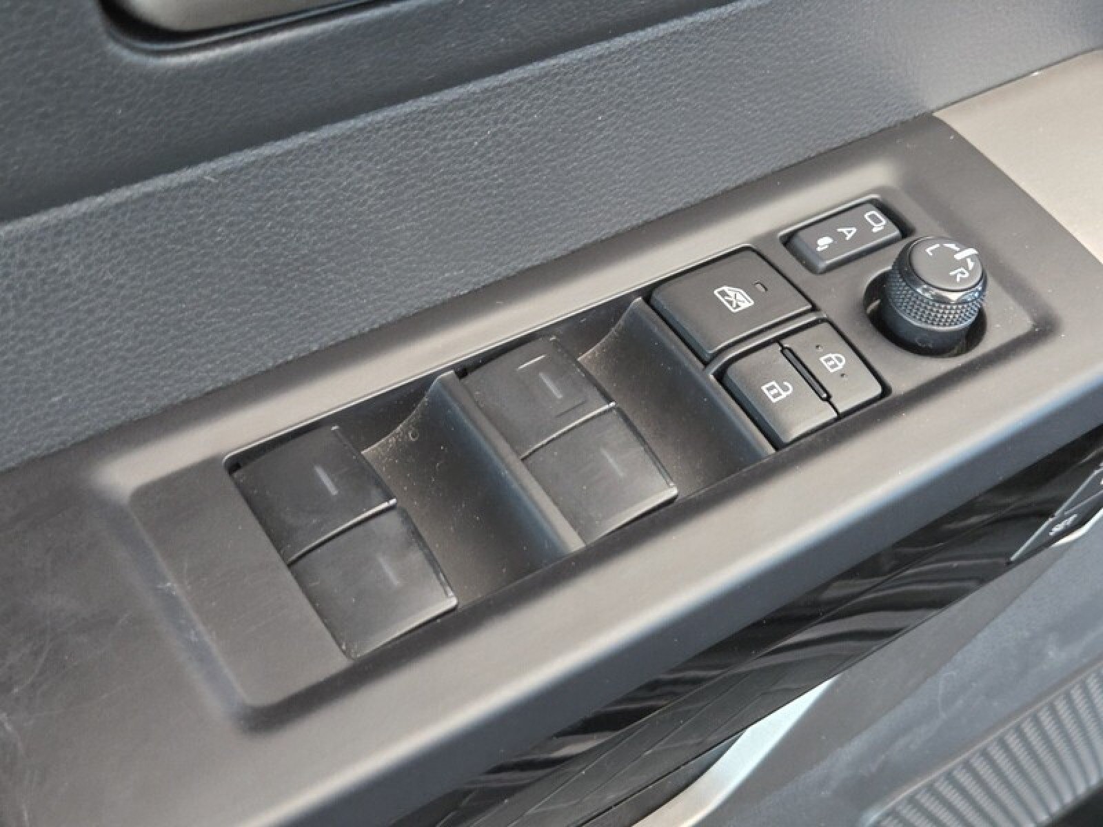 Used 2024 Toyota Tundra Limited AWD/4WD image 24