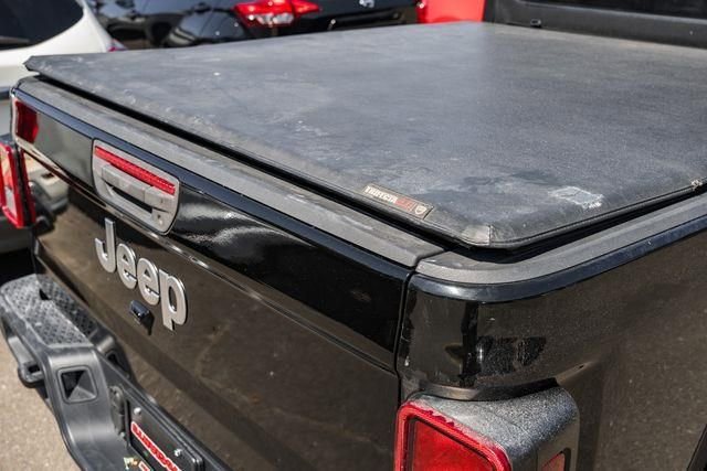 Used 2020 Jeep Gladiator Overland w/ Cold Weather Group image 11