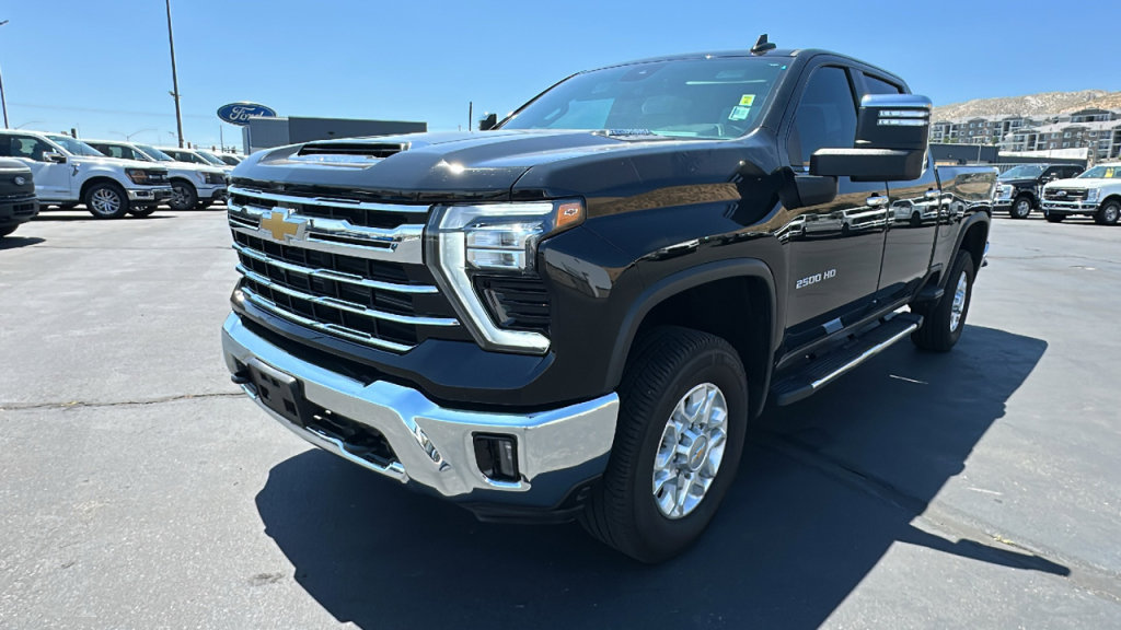 Used 2024 Chevrolet Silverado 2500 LTZ AWD/4WD image 7