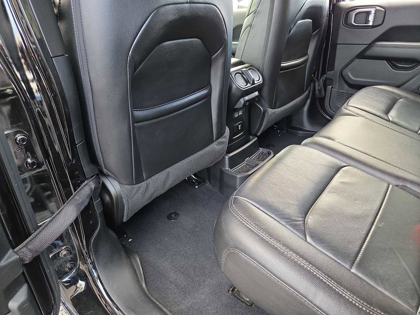 Used 2021 Jeep Wrangler Unlimited Sahara image 20