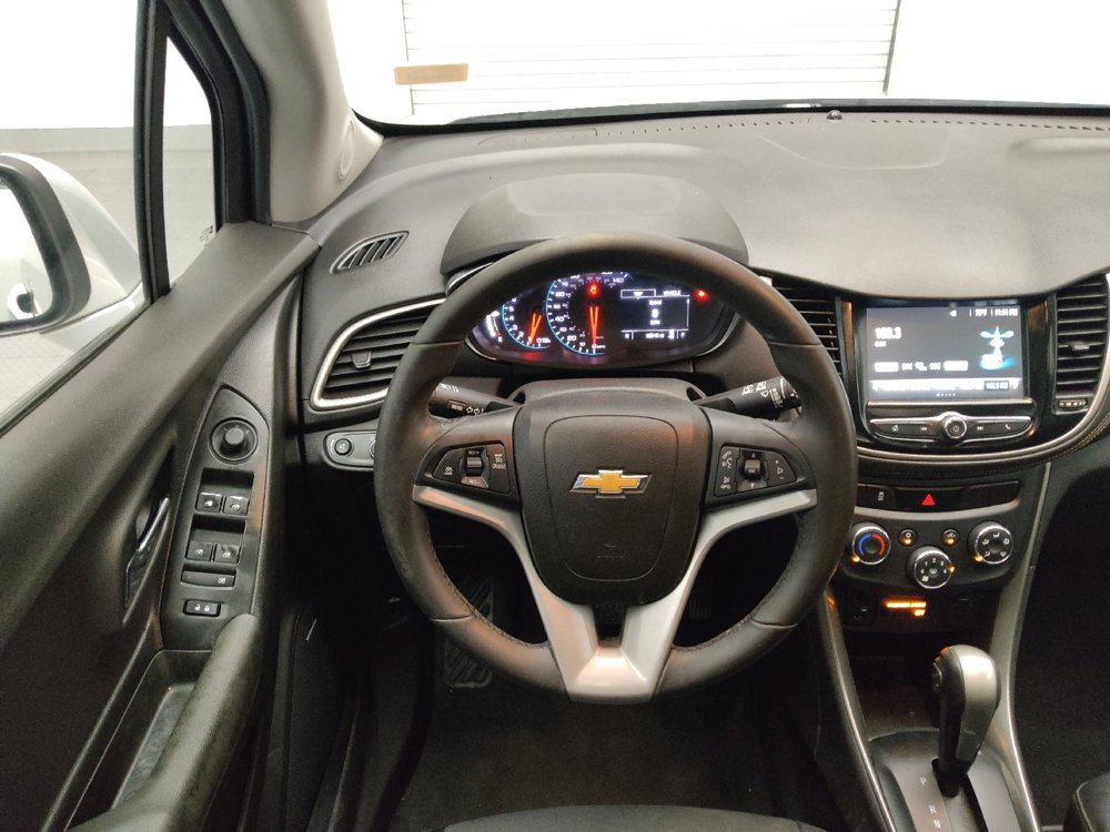 Used 2017 Chevrolet Trax LT w/ Sun & Sound Package AWD/4WD image 22
